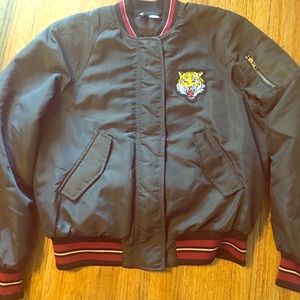 Olive Green Bomber Type Jacket w/Tiger Design!
